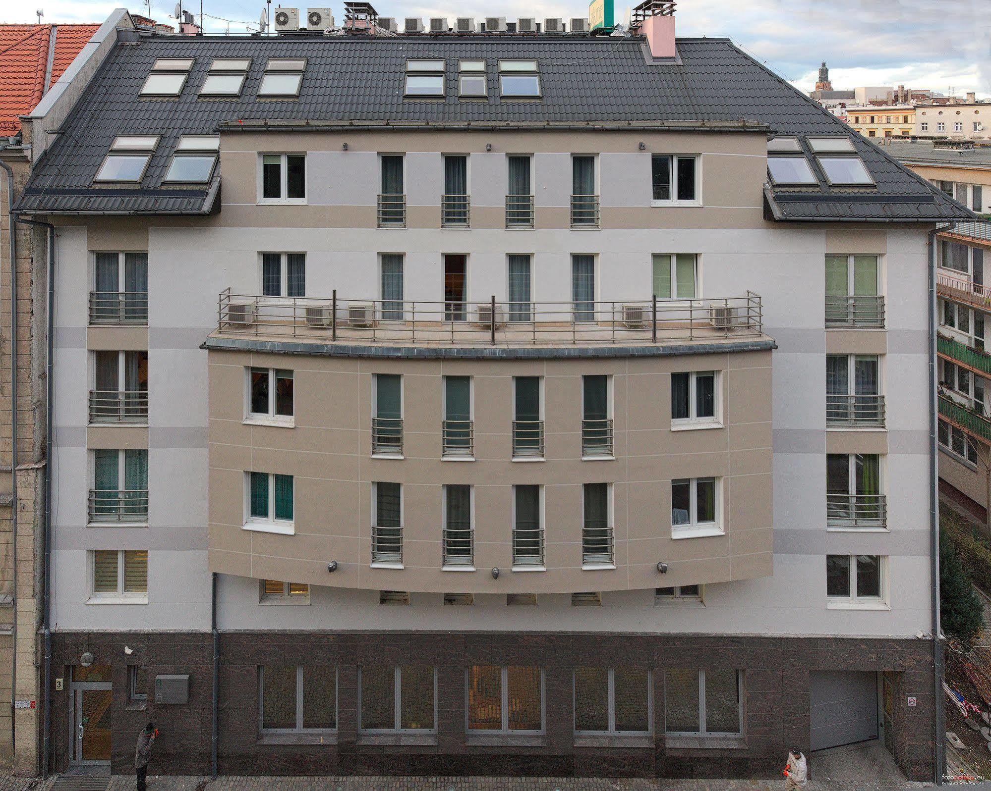 Absynt Apart Wierzbowa Wrocław Exteriör bild